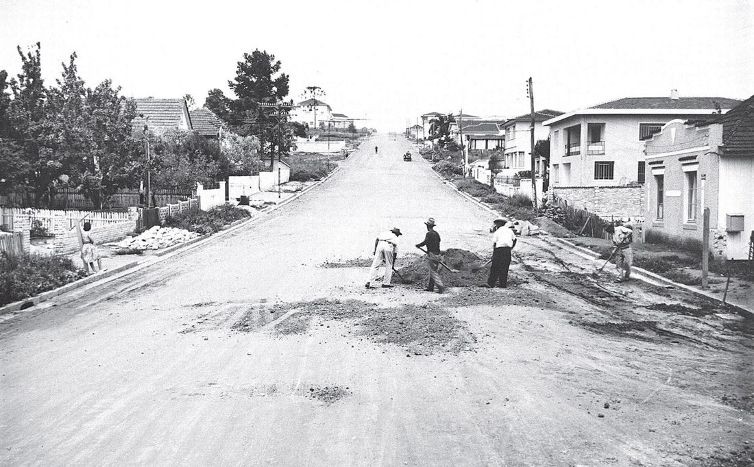 Asfaltamento da rua Padre Anchieta em 1962