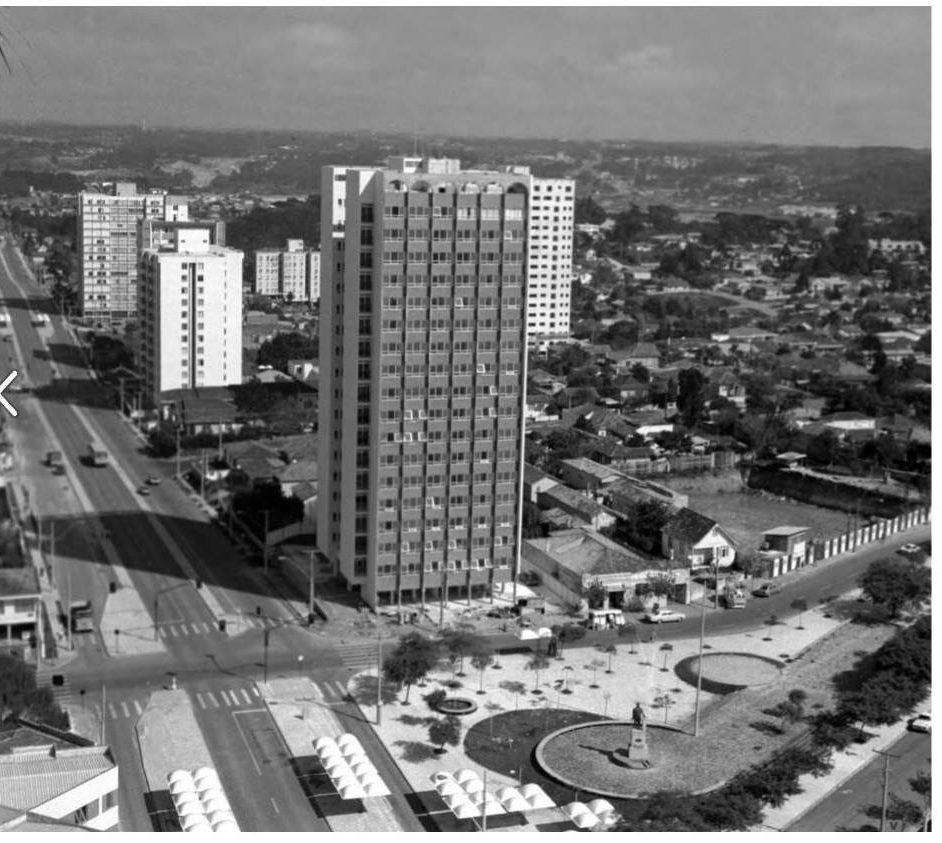 Vista aérea da Praça da Ucrânia nos anos 1980