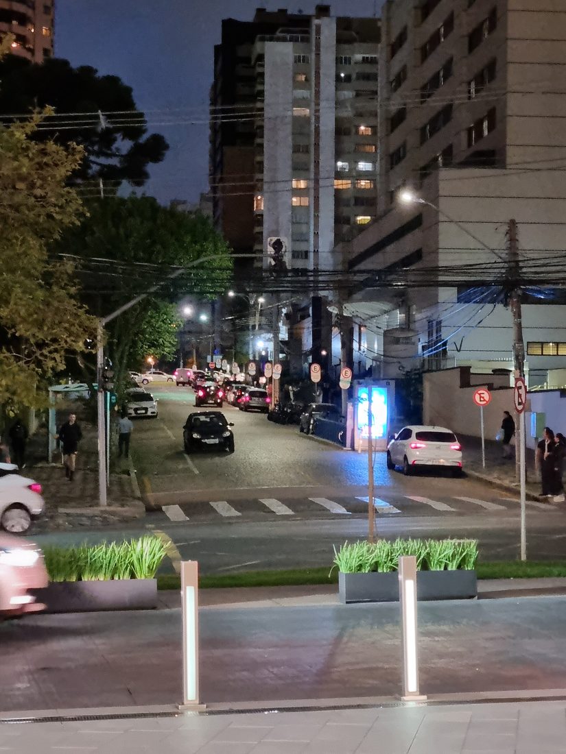 Rua do Bigorrilho à noite em 2025